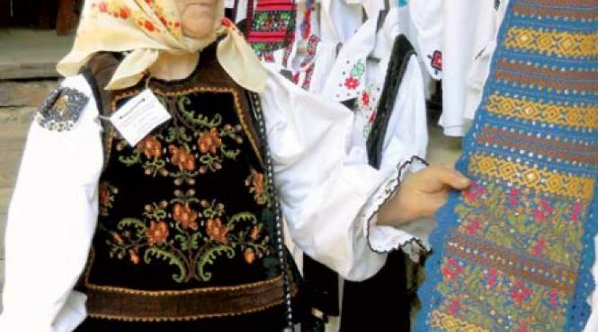 mesterita de un leat cu muzeul satului