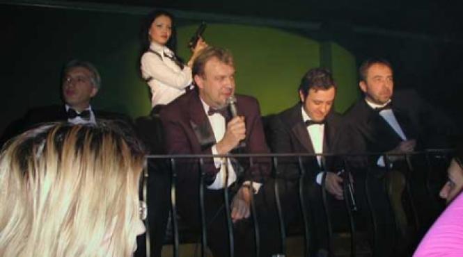 vh2 in deschiderea concertului elton john