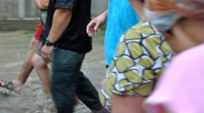 basescu la baie de multime pana la brau