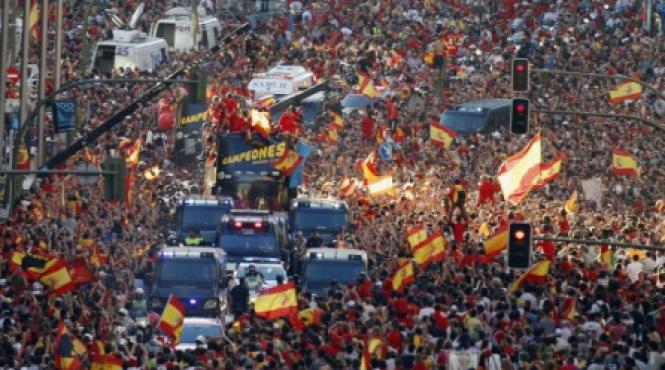 nebunie la madrid la prezentarea trofeului mondial