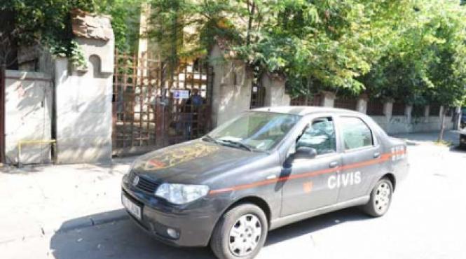 editura curtea veche ocupata abuziv