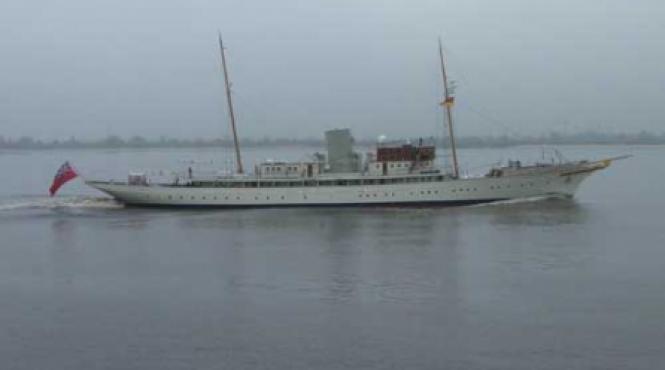 britanicii se bucura de iahtul de lux al lui carol al ii lea