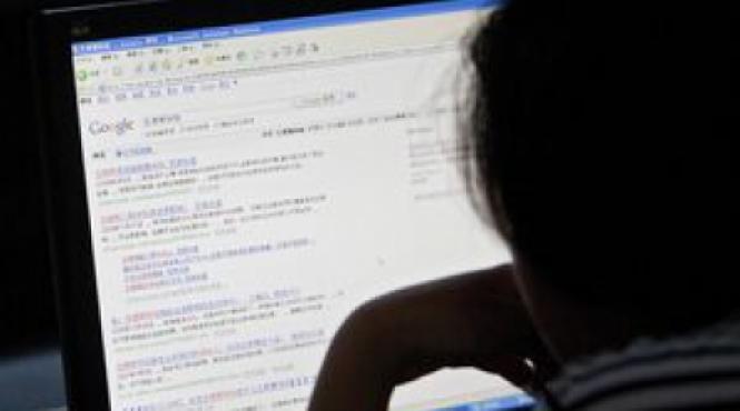 dependenta de internet accentueaza depresia adolescentilor