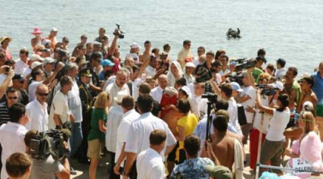 basescu primit cu huo la constanta