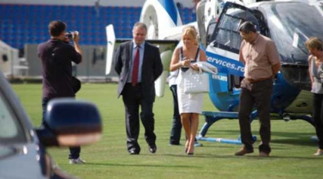 elena udrea a descins cu elicopterul la botosani