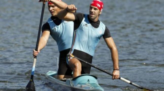 dubla istorica la canoe 2