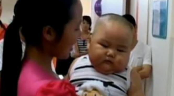 un bebelus de 10 luni cantareste cat un copil de 6 ani