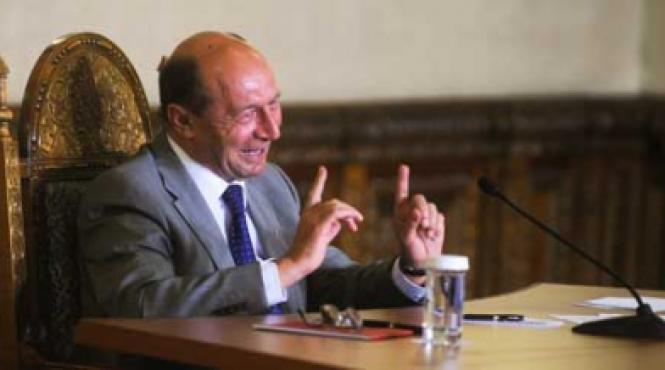 basescu cere guvernului sa stranga mai mult cureaua