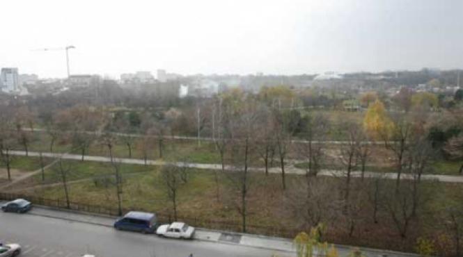 parcul tineretului imprejmuit de rechinii imobiliari