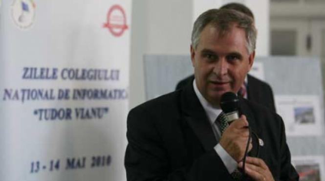 ministrul vreme recruteaza programatori pentru emigrare