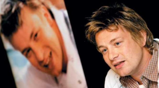 statueta emmy ustensila de gatit