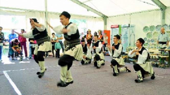 sub soarele lakoniei