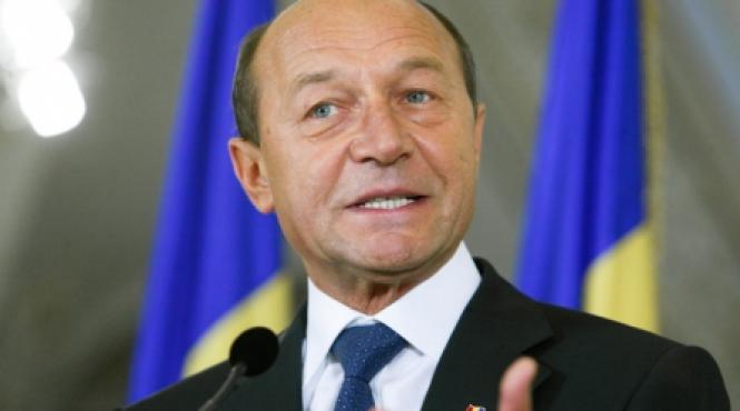 basescu il preseaza pe geoana pentru adoptarea cat mai rapida a legii pensiilor
