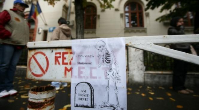 a treia zi de proteste in fata ministerului educatiei