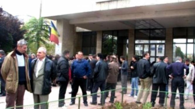 angajatii directiei de finante slatina au intrat in greva