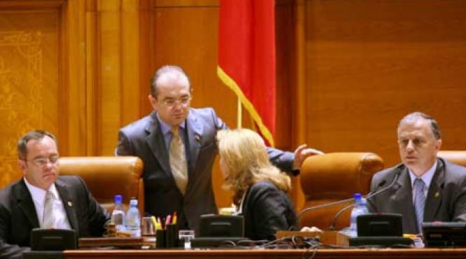 pdl spectacolul din camera derutatilor continua