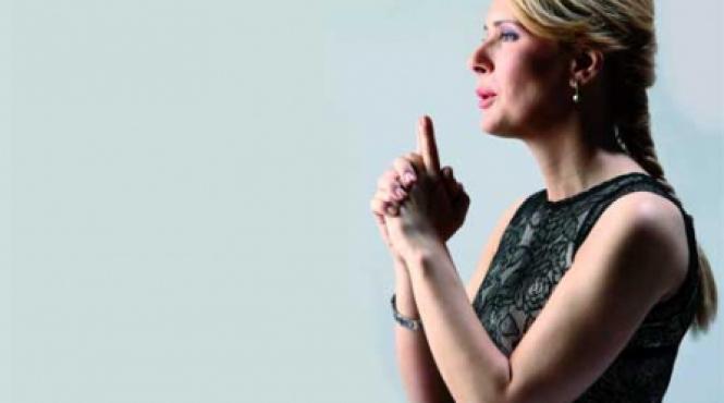 sandra stoicescu provocarea nu mai e sa scoti informatii de la invitat ci sa ai grija sa nu tipe prea tare