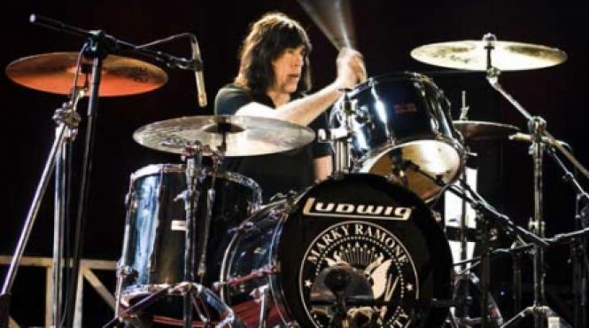 muzica ramones traieste si astazi