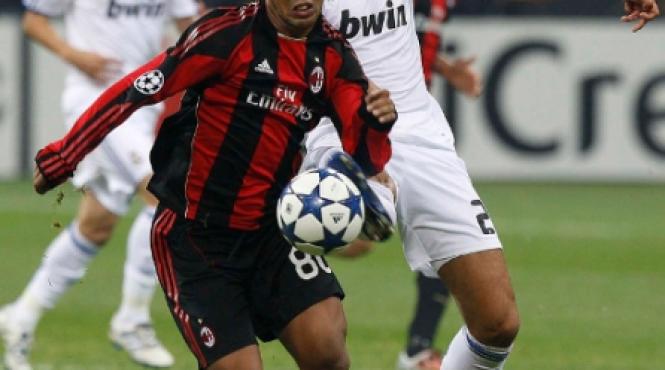 hagi il ademeneste pe ronaldinho cu un salariu de 10 milioane de euro