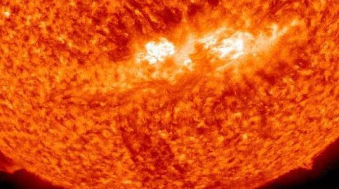 nasa o explozie solara ameninta terra