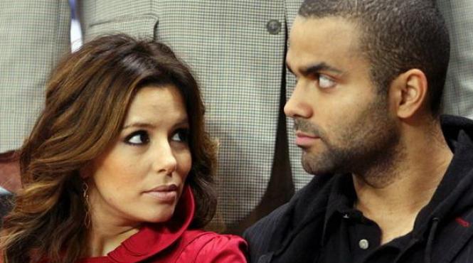 eva longoria impinsa in cosul de gunoi de iubita sotului sau video