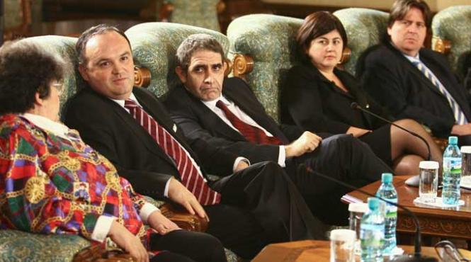 de ce joaca deputatii minoritatilor cum le canta majoritatea