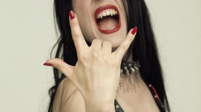 sonya scarlet vampirii raspund la chemarea vampirilor