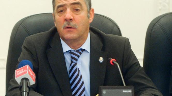 cezar preda duelul intre prostanaci pune puterea in situatii complet idioate