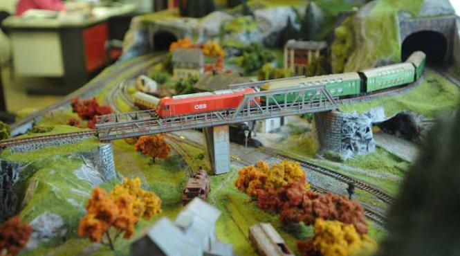 trenulete electrice love addiction