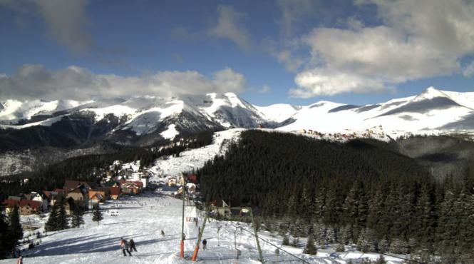 peisaje de colectie la munte zapada si raze de soare