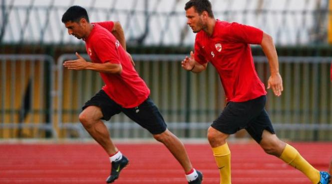 dinamo vrea sa scape de atacantii batranei