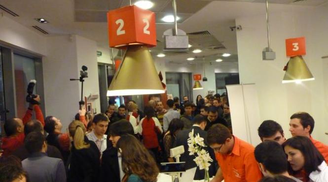 iphone 4 in oferta cosmote si vodafone