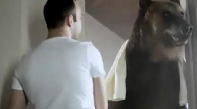 video iniesta si a facut un prieten cu greutate vezi cine e