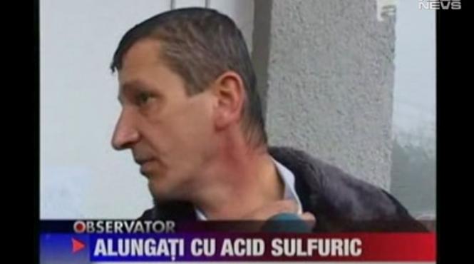 inspectori fiscali stropiti cu acid de baterie