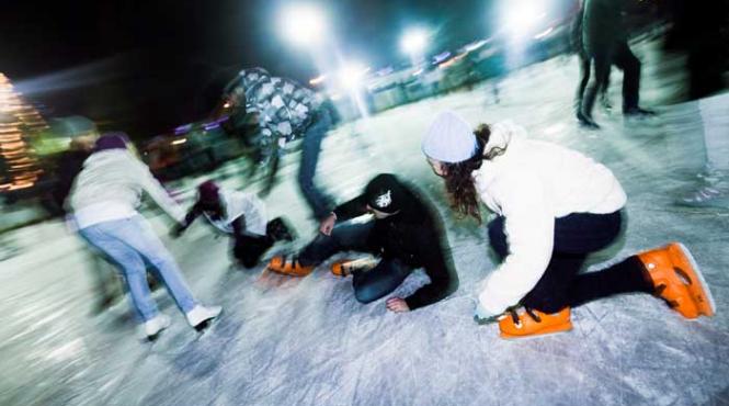 jos sarmaua sus patina deschis la patinoar pana in martie