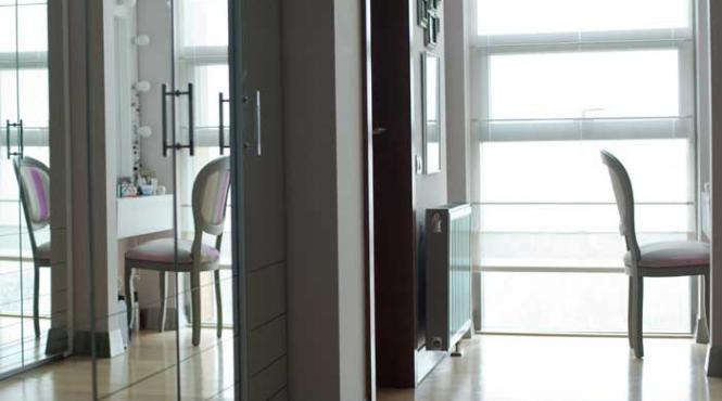 curajul de a zugravi in gri