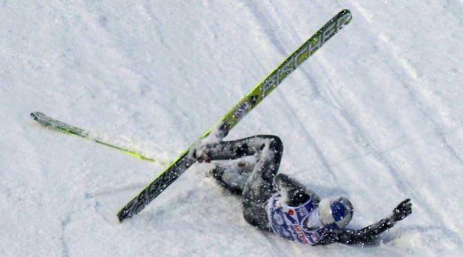 video adam malysz transportat la spital dupa ce a cazut la zakopane