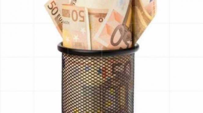 autoritatile publice combat criza cu laptopuri telefoane mobile laxative sms uri si lumanari