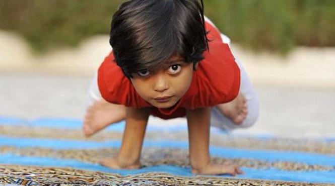 are sase ani si este cea mai tanara profesoara de yoga din lume