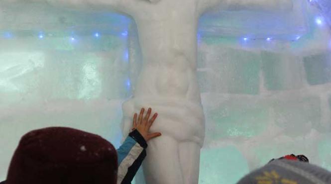 cand apa devine gheata