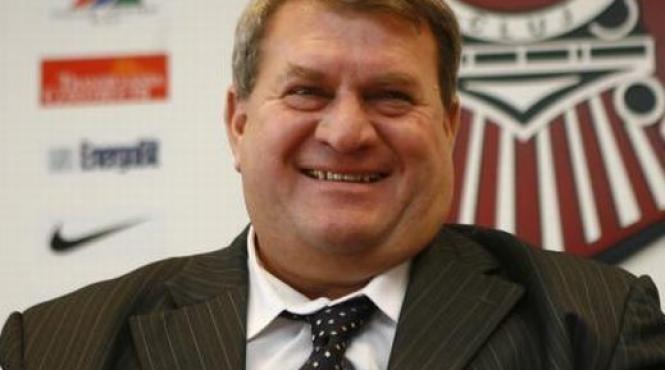 cfr cluj mai ia un un atacant