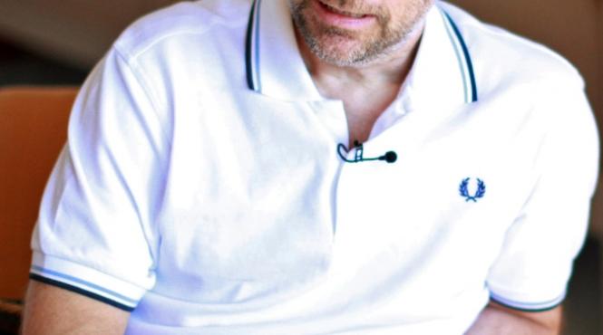 moby s a trezit cu un dependent de droguri pe canapea