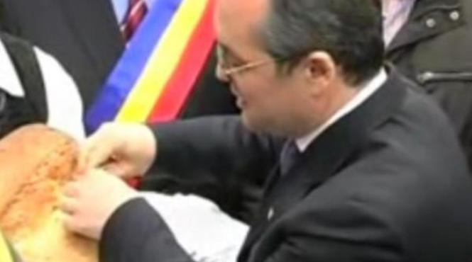 boc consum paine ca toti romanii alba de secara de care gasesc