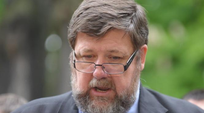 hossu singura sansa pentru salariati este sa iasa in strada cu pietre