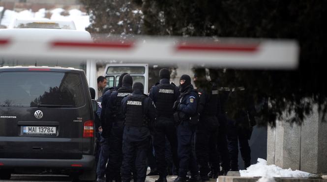 15 politisti de frontiera de la vama albita arestati preventiv pentru 29 de zile