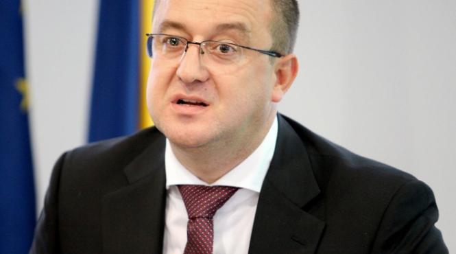 blejnar ca fost procuror ponta mi ar pune in carca si uciderea elodiei