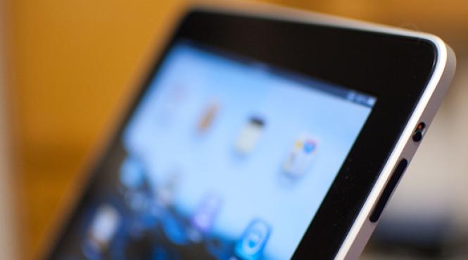 mai asteptam ipad2 pana in iunie