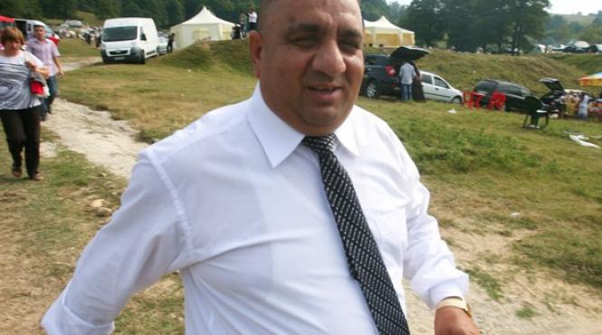 bercea mondial nu stie sa citeasca dar are permis auto