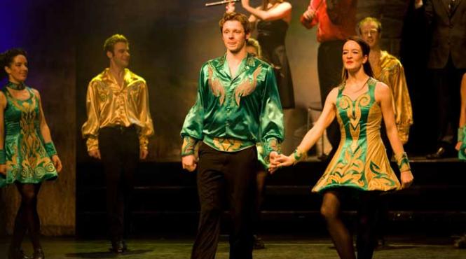 fara discretie fericirea in pas de dans