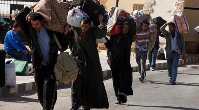 sute de oameni blocati la granita dintre libia si egipt